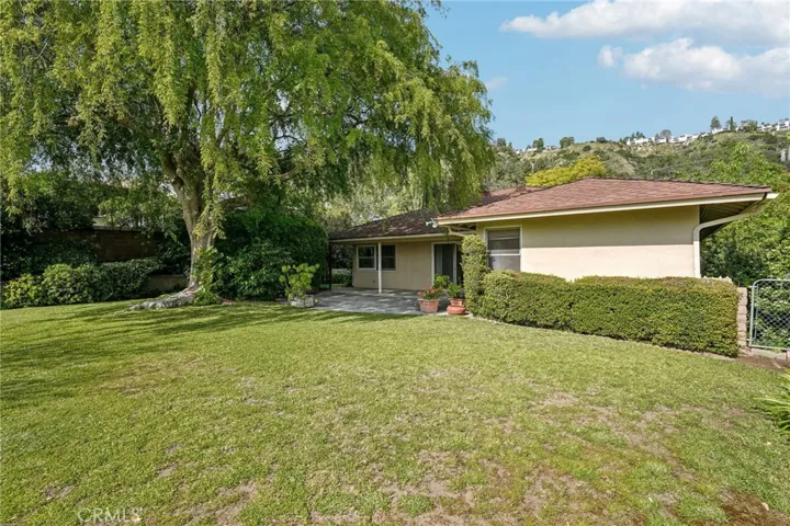494 Paulette Place, La Canada Flintridge, California 91011