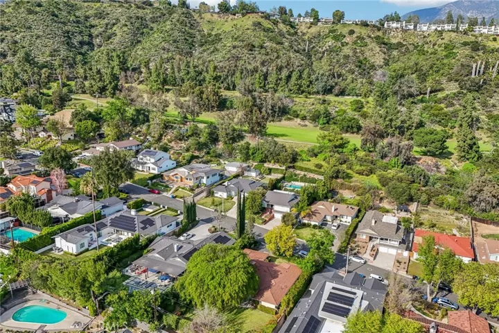 494 Paulette Place, La Canada Flintridge, California 91011