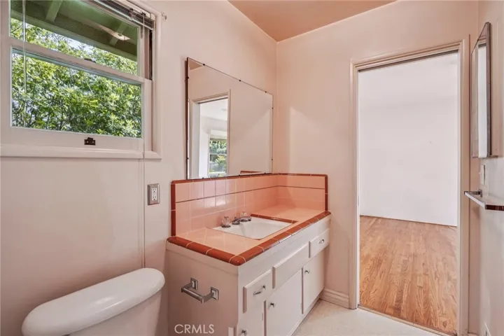 494 Paulette Place, La Canada Flintridge, California 91011