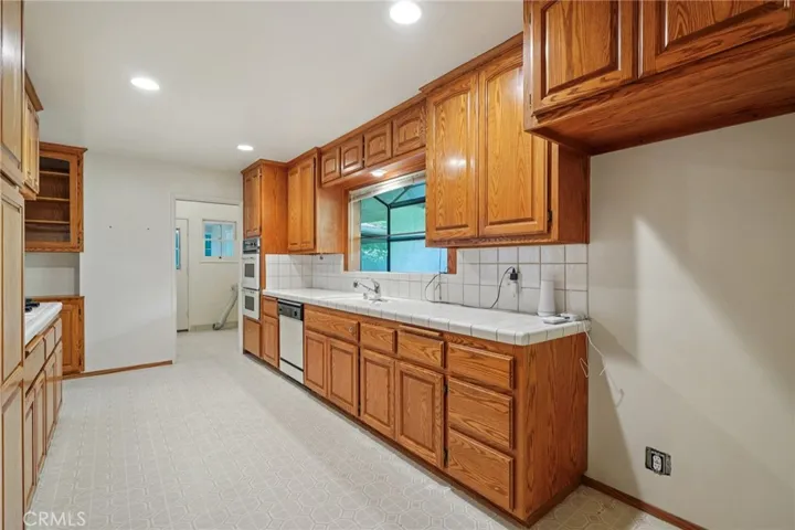 494 Paulette Place, La Canada Flintridge, California 91011