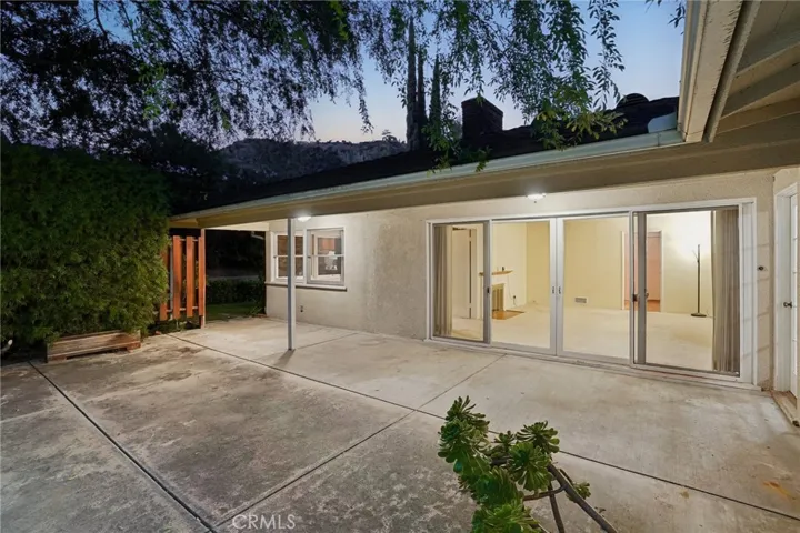 494 Paulette Place, La Canada Flintridge, California 91011
