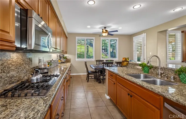 tons of counter and cabinet space