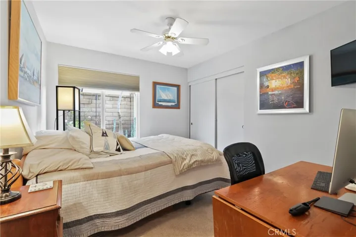 Other secondary bedroom with ceiling fan