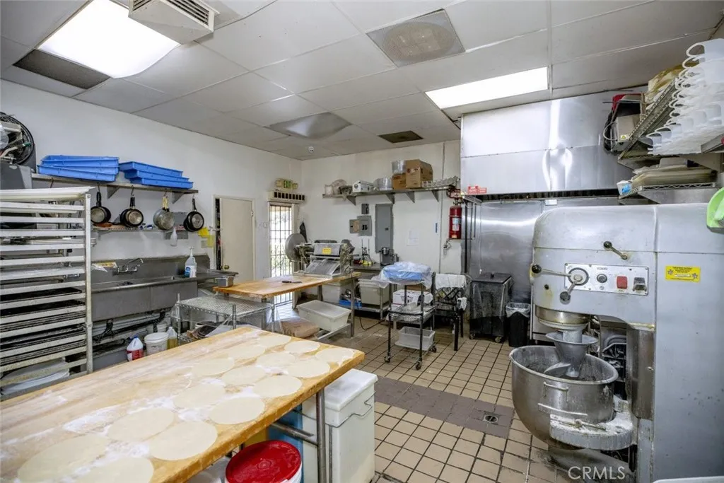 1250 W Glenoaks Boulevard, Glendale, California 91201 — photo 4