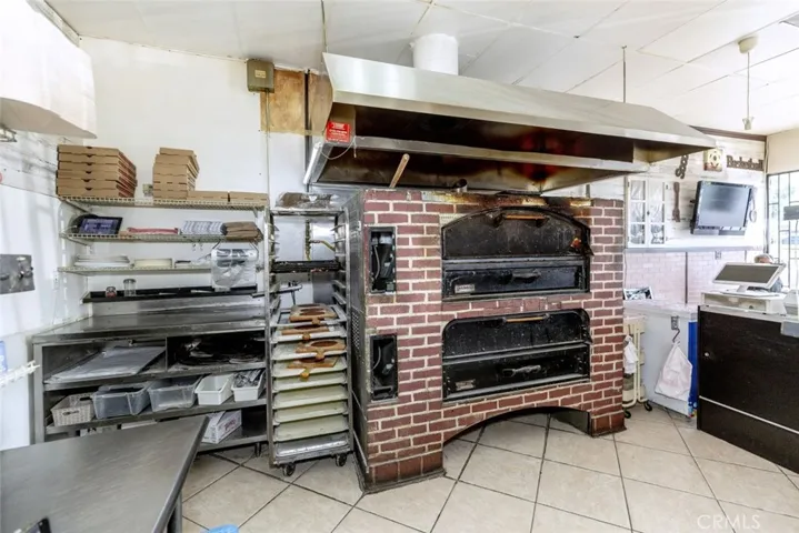 1250 W Glenoaks Boulevard, Glendale, California 91201