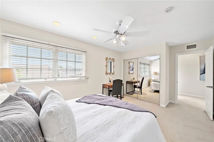 Feature Mirrored Closet & Recessed Lights