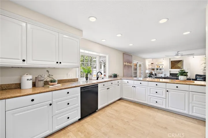 Oversized Open Kitchen with Tons of storage and counterspace