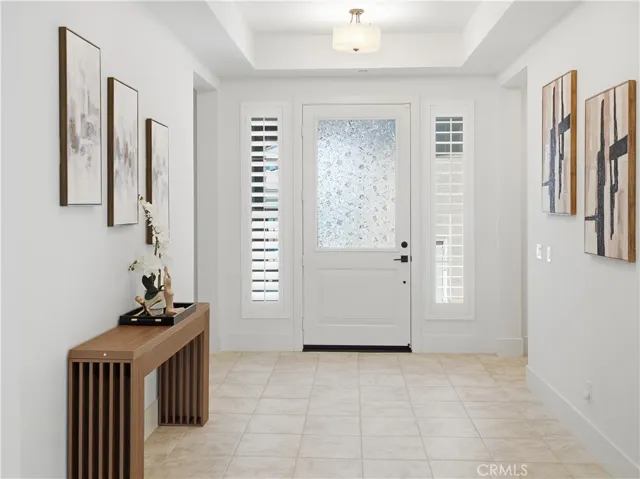 Spacious hall/Foyer