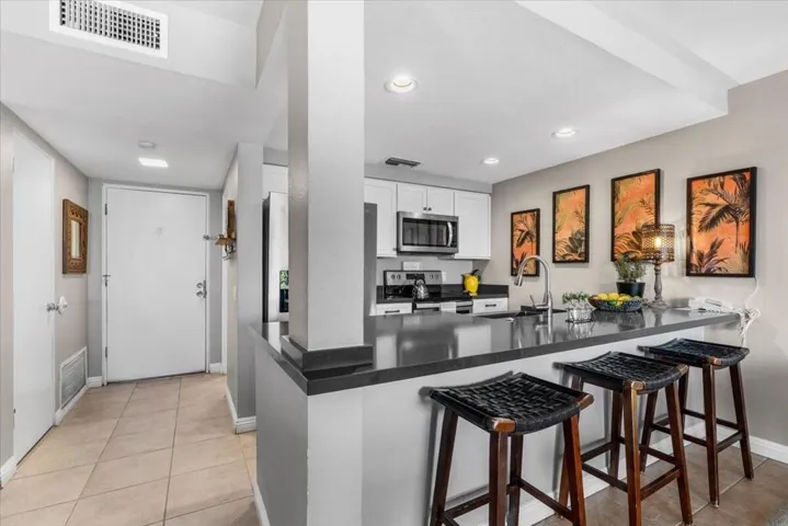19-45720 Club Cir Dr-9
