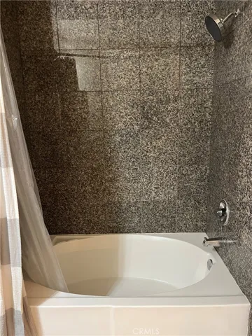 Guest Bathroom tub