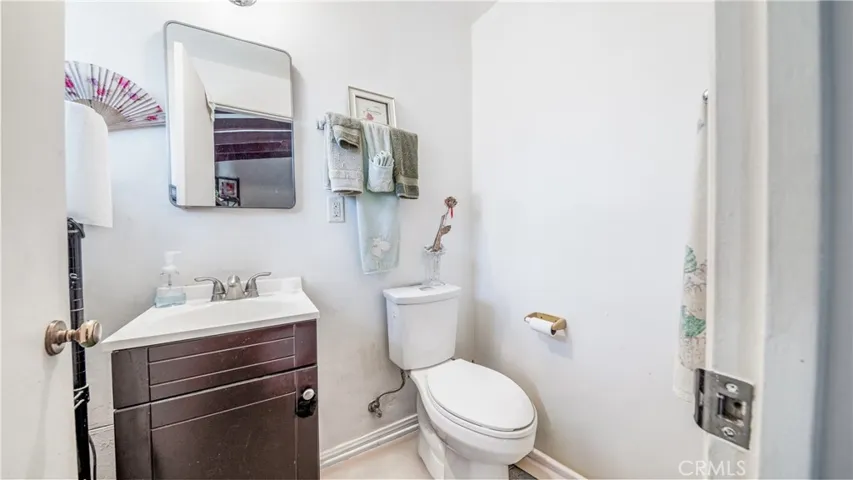 1/2 bathroon