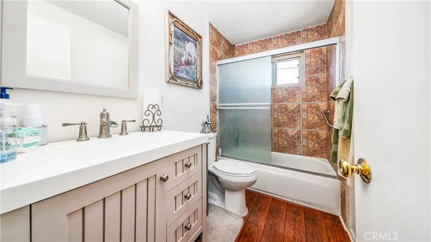 Main bathroon