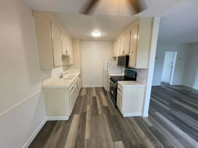 1259 E Ohio Ave, Escondido, California 92027