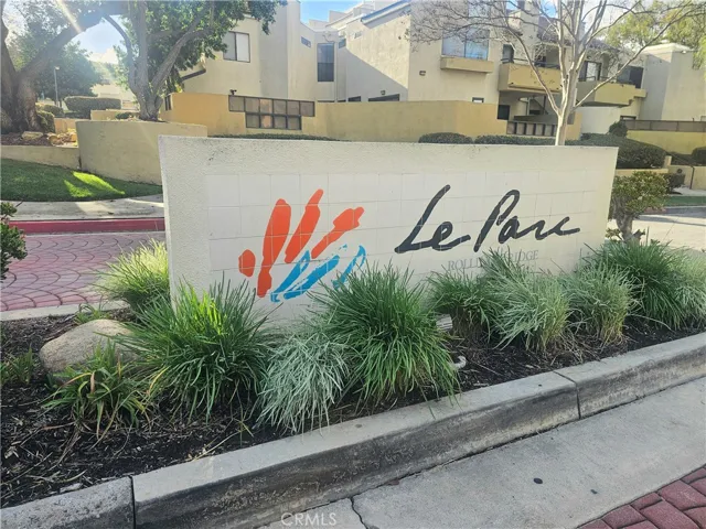 Le Parc Entry Signage