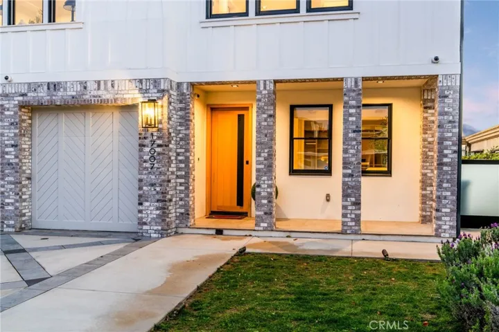 17007 Edgewater Lane, Huntington Beach, California 92649