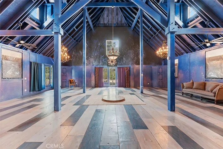 6,000sqft Barn