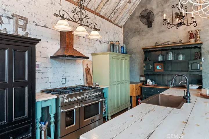 6,000sqft Barn Kitchen