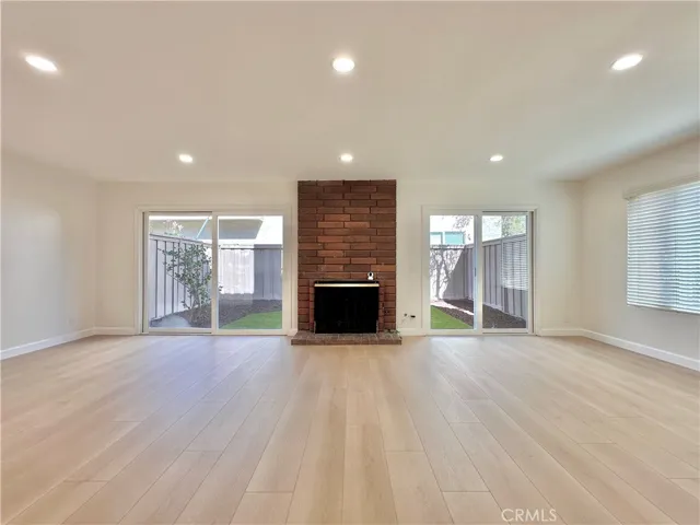 Living Room/ Dining