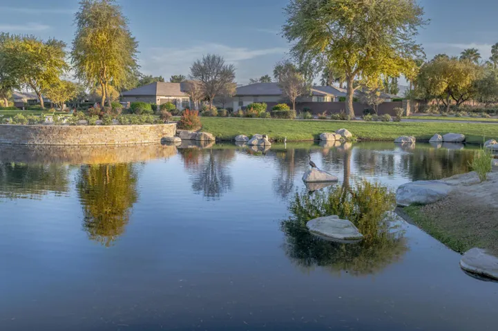 Tril Polo residential lake
