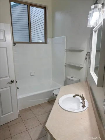 Upstairs full bathroom