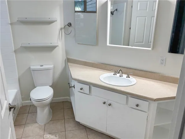 Upstairs full bathroom