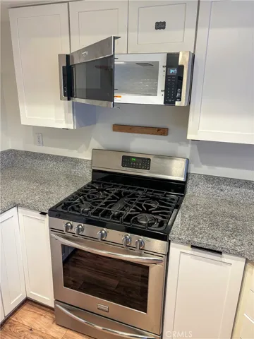 Stove & microwave included