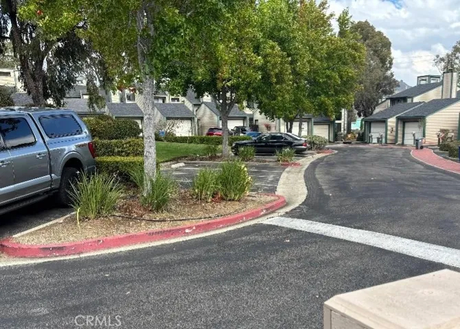 Well kept complex with sufficient parking spaces.