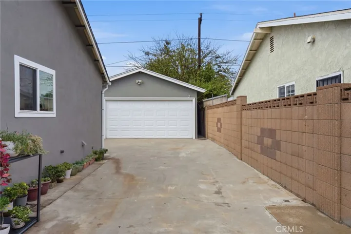 21235 Oakfort Avenue, Carson, California 90745