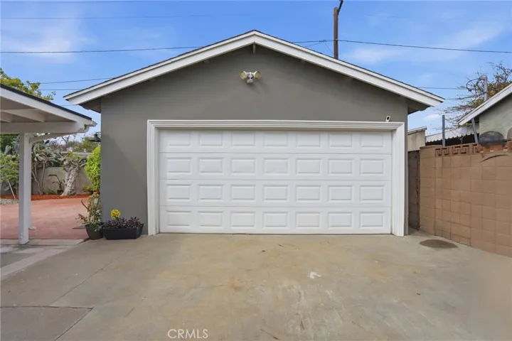 21235 Oakfort Avenue, Carson, California 90745