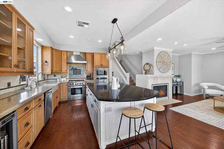 CUSTOM BACKSPLASH AND POT FILLER