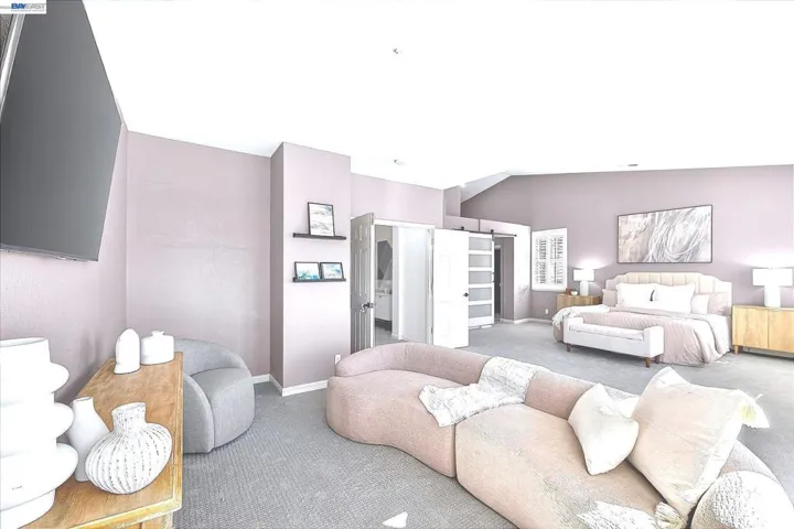 SPACIOUS SITTING AREA IN PRIMARY