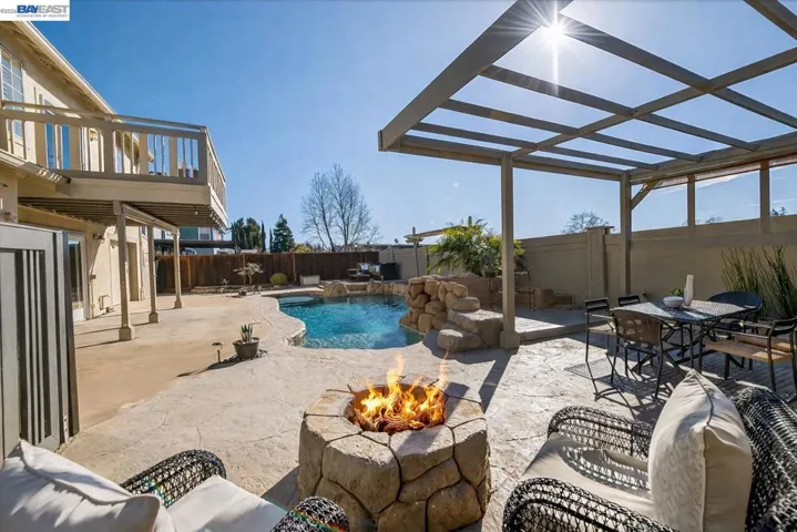 BUILT-IN GAS FIRE PIT