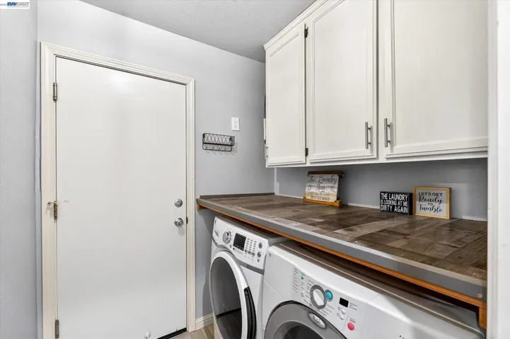 LAUNDRY ROOM WITH COUNTER TOP