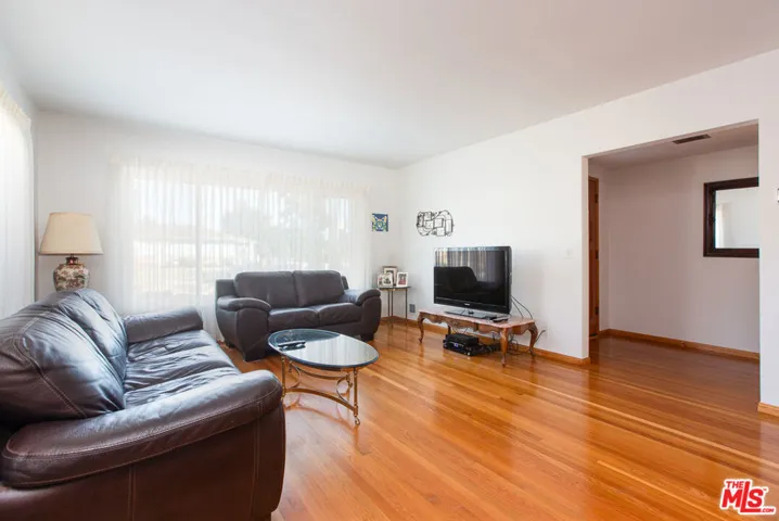 137 N Burnaby Avenue, Glendora, California 91741