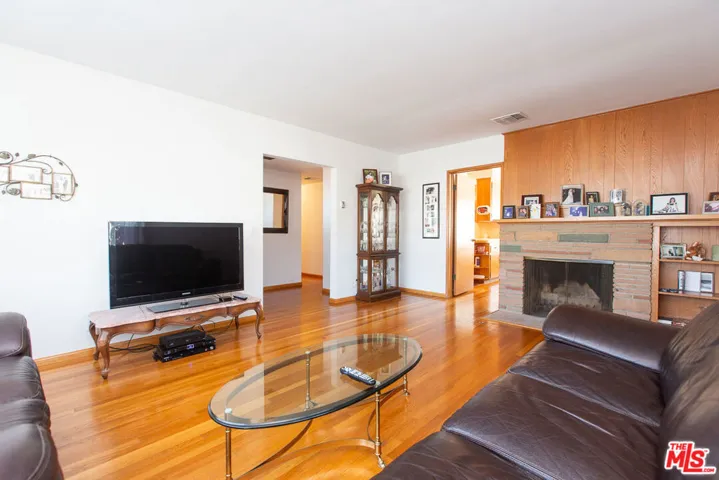 137 N Burnaby Avenue, Glendora, California 91741
