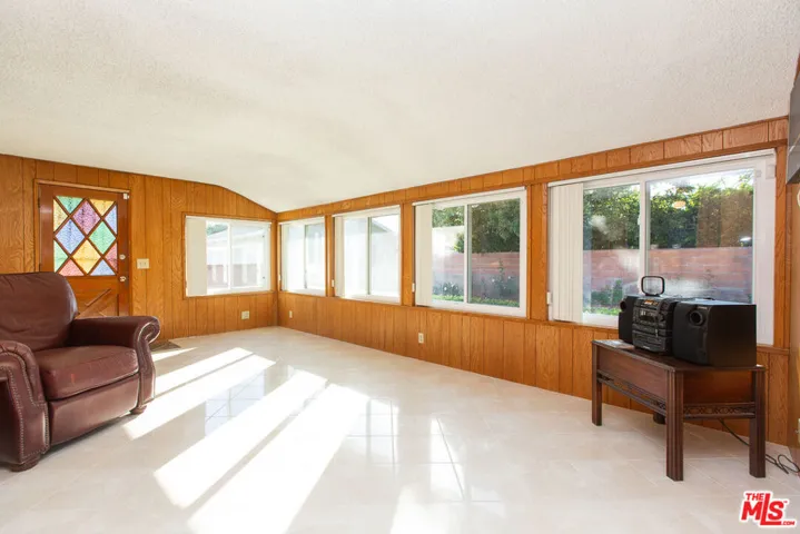 137 N Burnaby Avenue, Glendora, California 91741