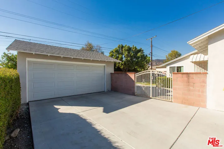 137 N Burnaby Avenue, Glendora, California 91741