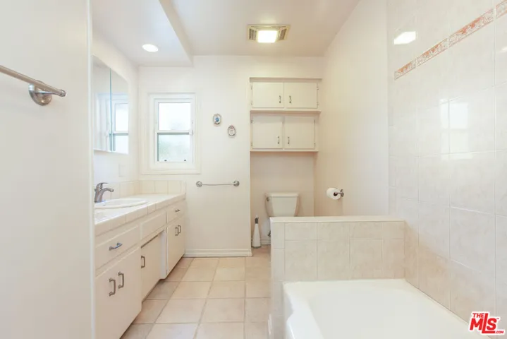 137 N Burnaby Avenue, Glendora, California 91741