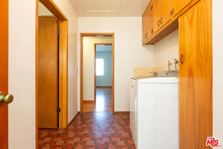 137 N Burnaby Avenue, Glendora, California 91741