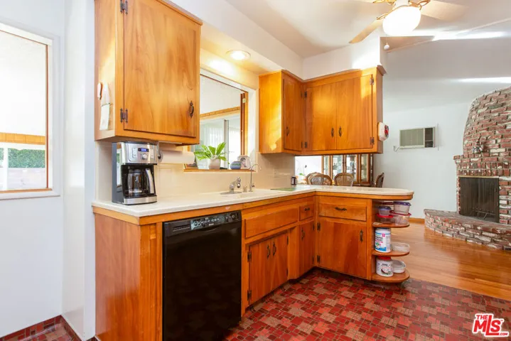 137 N Burnaby Avenue, Glendora, California 91741