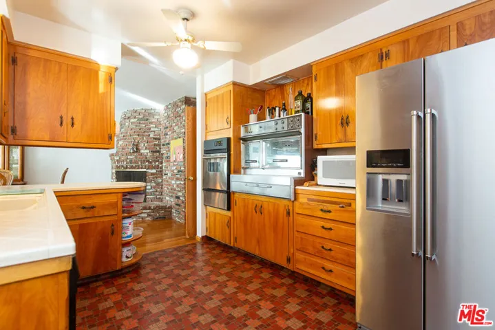 137 N Burnaby Avenue, Glendora, California 91741