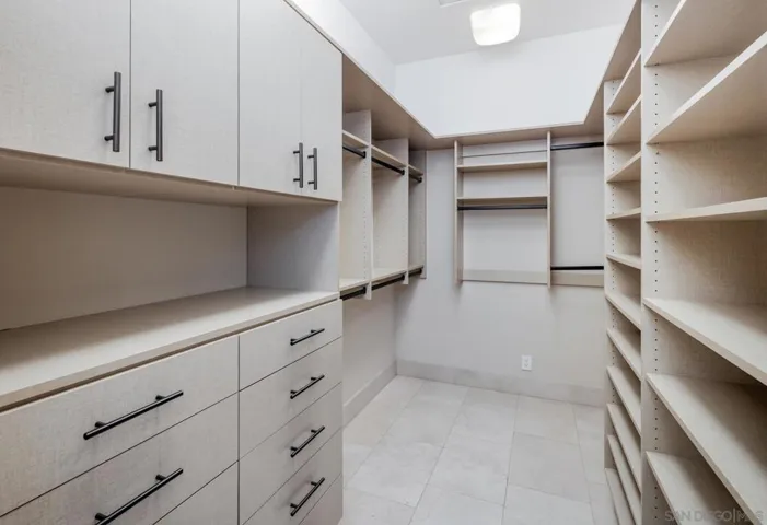 7970 Roseland Dr, La Jolla, California 92037