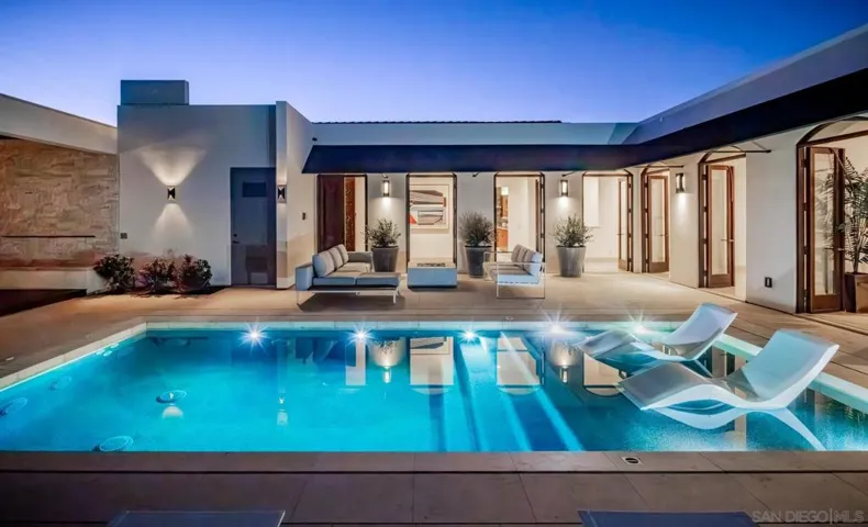 7970 Roseland Dr, La Jolla, California 92037