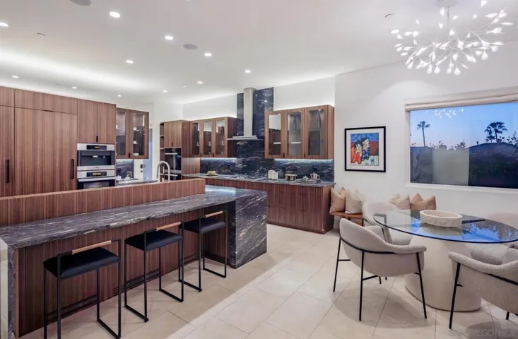 7970 Roseland Dr, La Jolla, California 92037