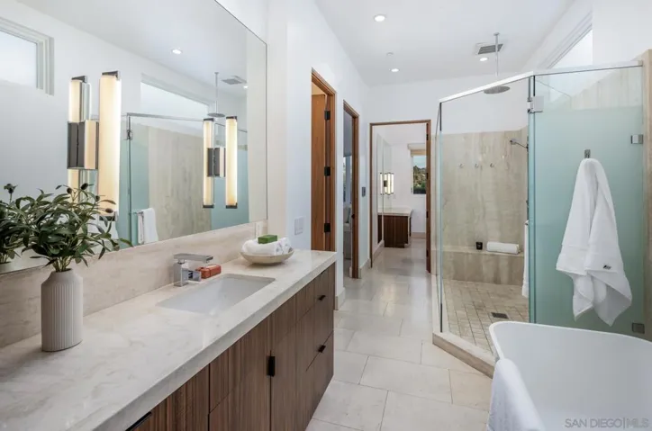 7970 Roseland Dr, La Jolla, California 92037