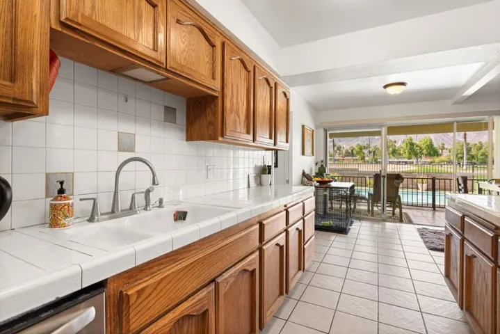 008_46285burroweedln11_721