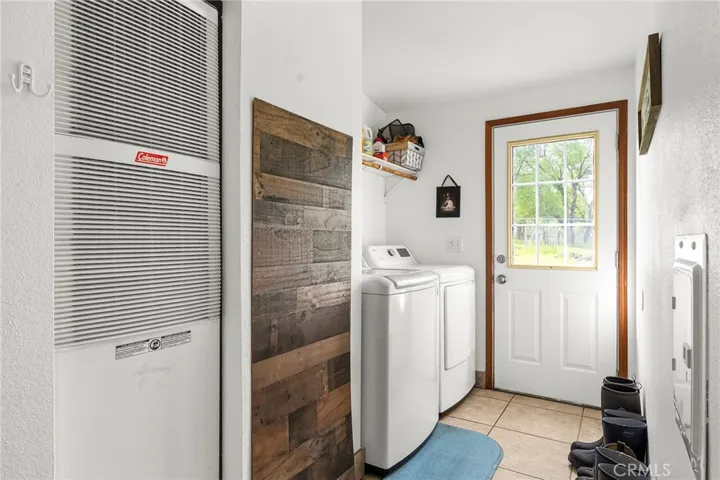 Laundry/mud
 room