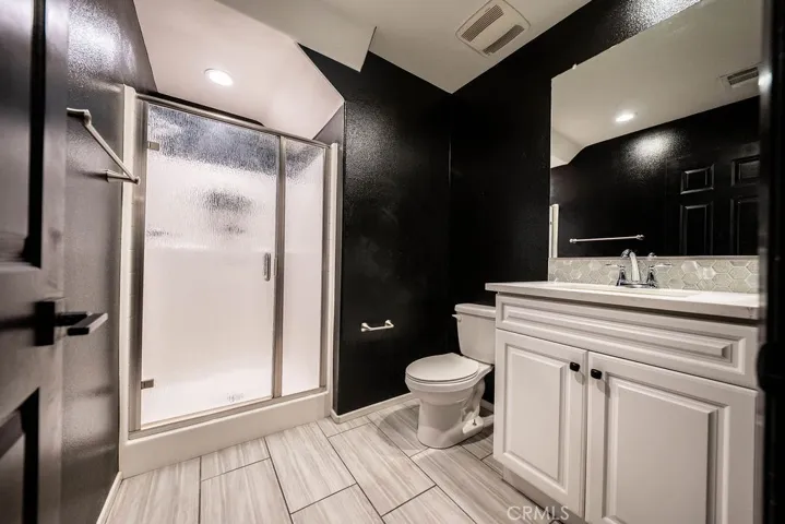 Full Bathroom 1 (downstairs)
