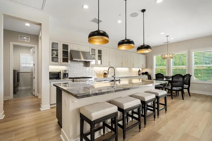 33843C85-F0AB-4BB0-BB6C-61B9AB18277E_1_1