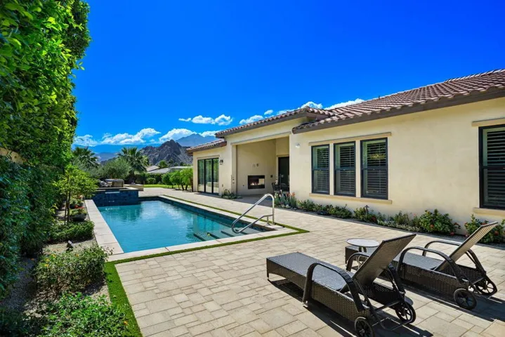 76F5C93A-EDC5-4EF9-BC3B-5880E04E5FB7_1_1